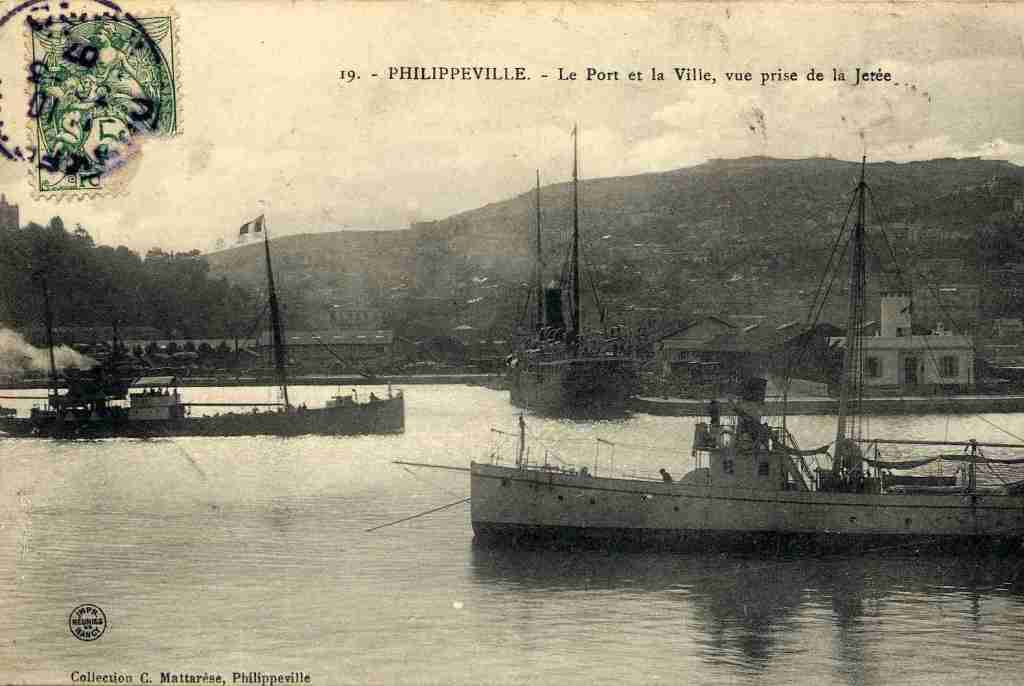 Ce vapeur rentrant dans le port de Philippeville, ressemble à s'y méprendre au "Mayenne" de la Cie Durand